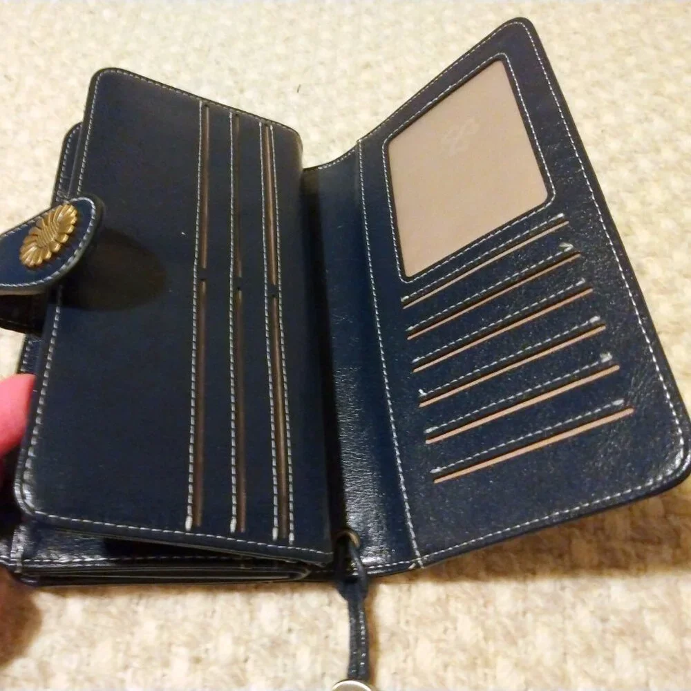 Sendefn Bi-Fold Wallet Quiet Luxury Minimalist Classic Modern Capsule Wardrobe